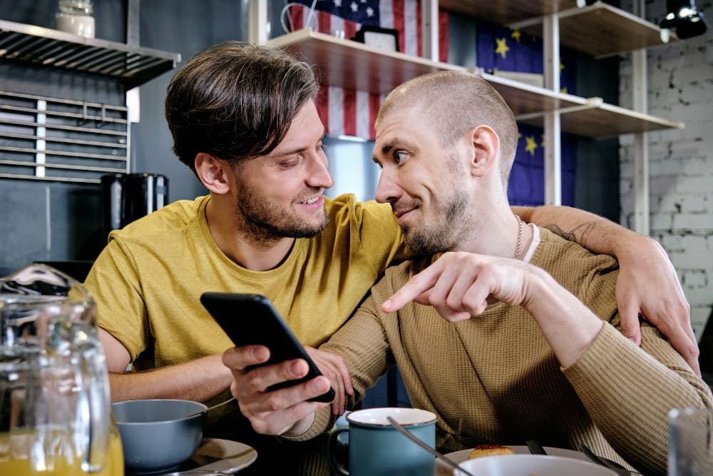 Why Local Chatlines are Ideal for Gay Dating?